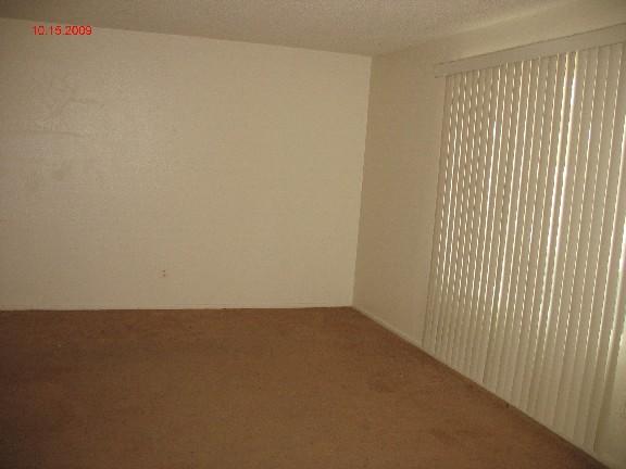 2347 East Cactus Road Phoenix, AZ 85022 - Photo 3 of 10 Family Room