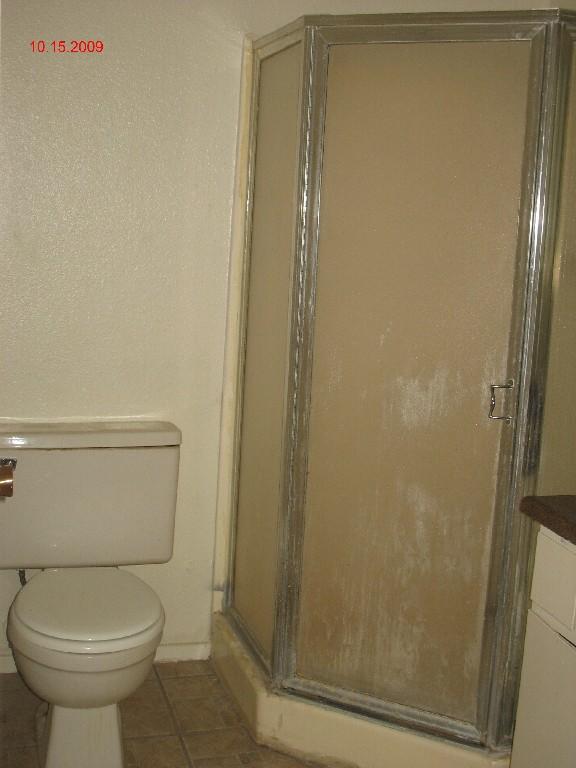 2347 East Cactus Road Phoenix, AZ 85022 - Photo 9 of 10 Bathroom 2