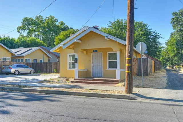 a view of house with street