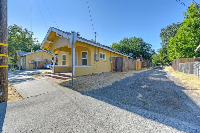 a view of house and outdoor space