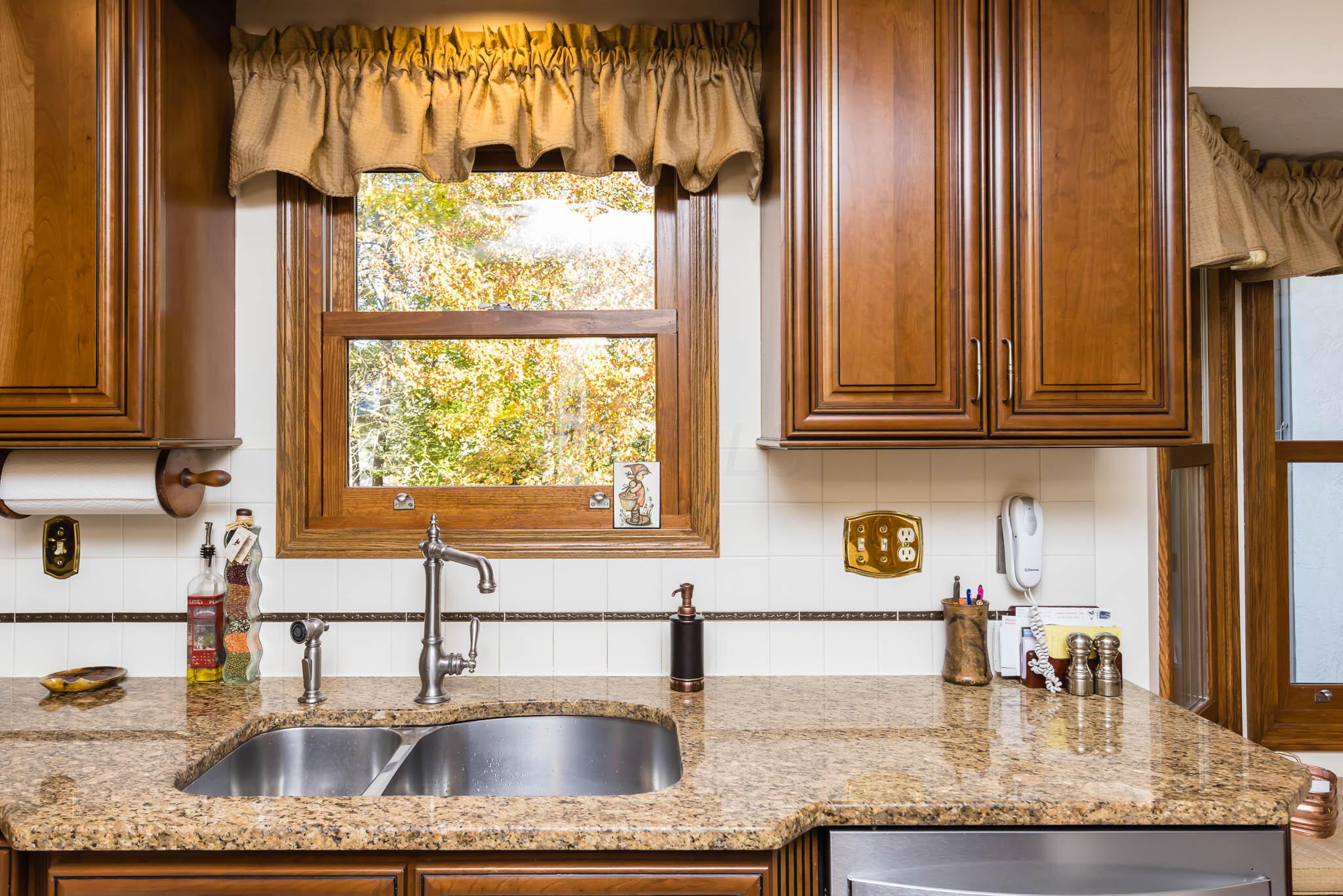 901 Riva Ridge Boulevard Columbus, OH 43230 - Photo 10 of 48 Kitchen