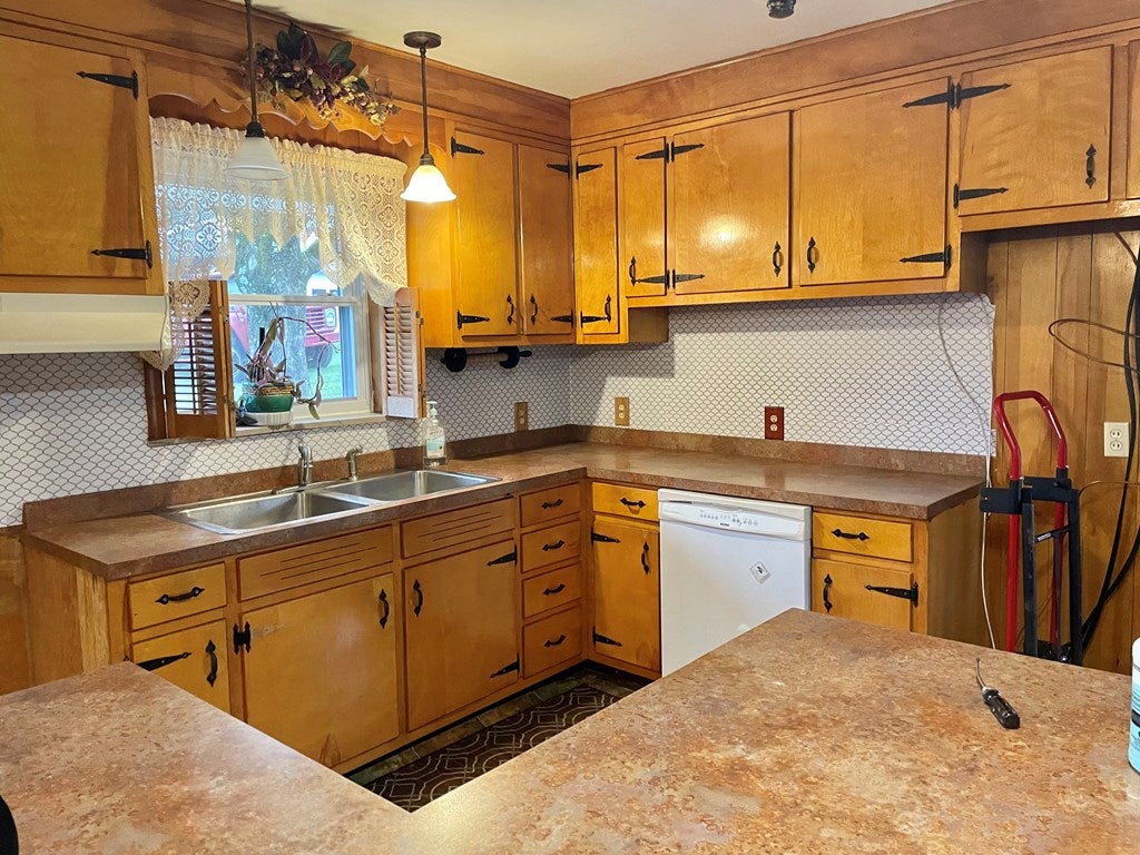 115 Old Honaker Road Honaker, VA 24260 - Photo 9 of 28 Gallery Image 9