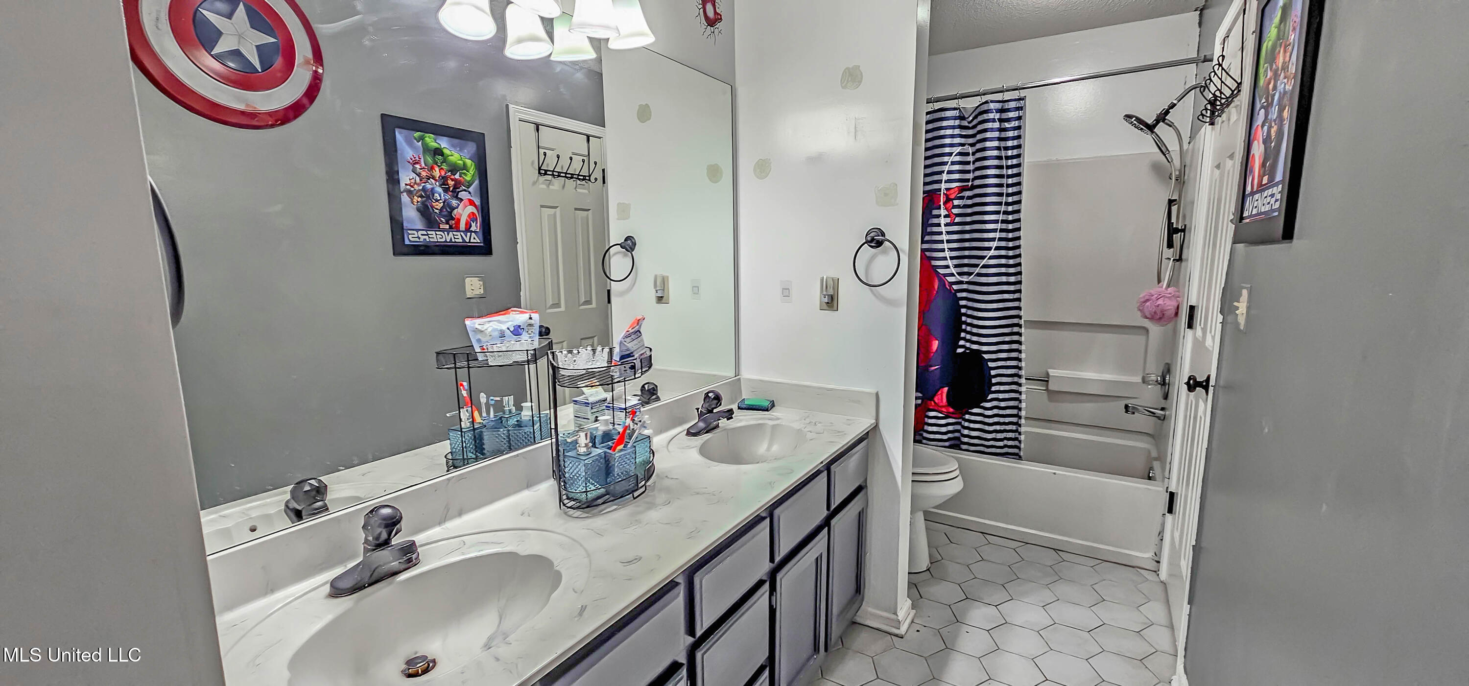 4600 Huron Road Nesbit, MS 38651 - Photo 24 of 34 Jack-N-Jill Bath Upstairs