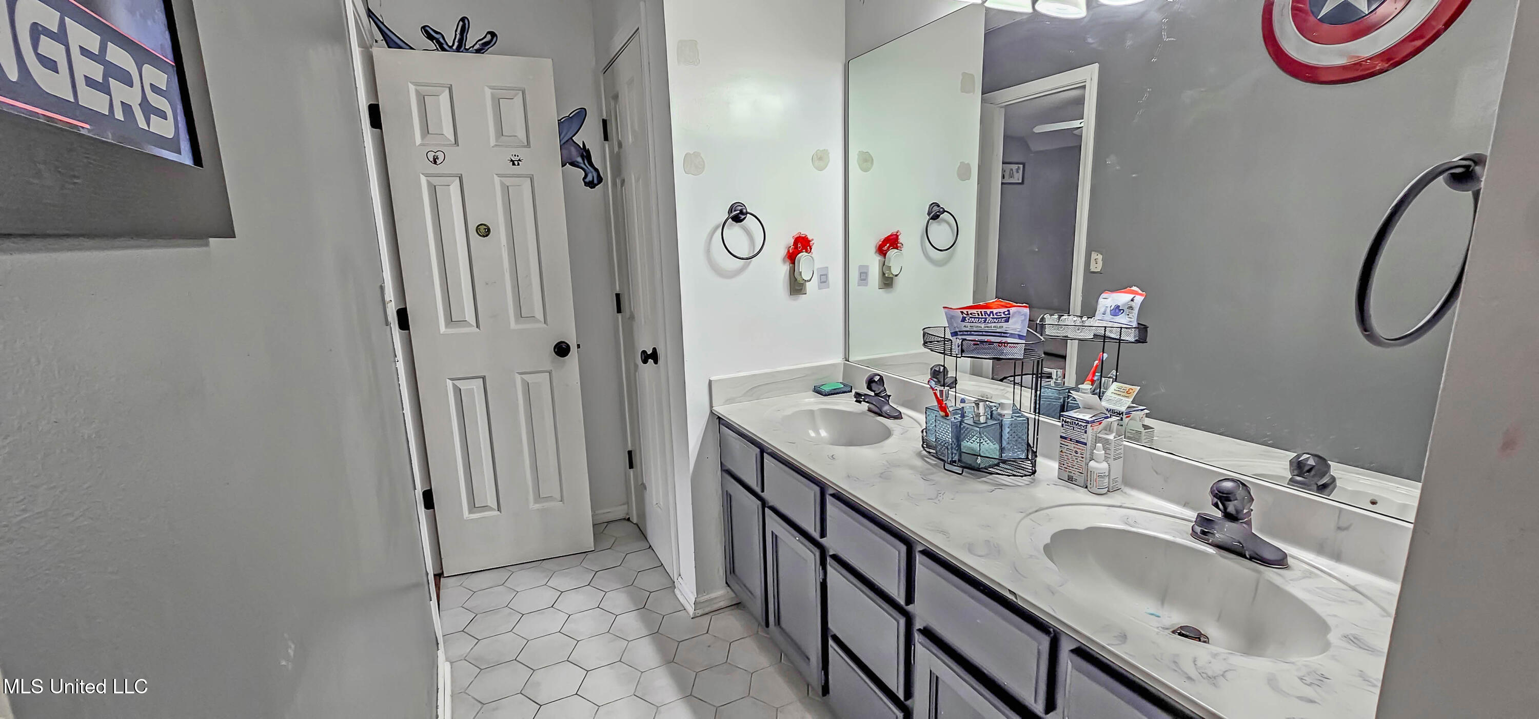 4600 Huron Road Nesbit, MS 38651 - Photo 28 of 34 Jack-N-Jill Bath Upstairs