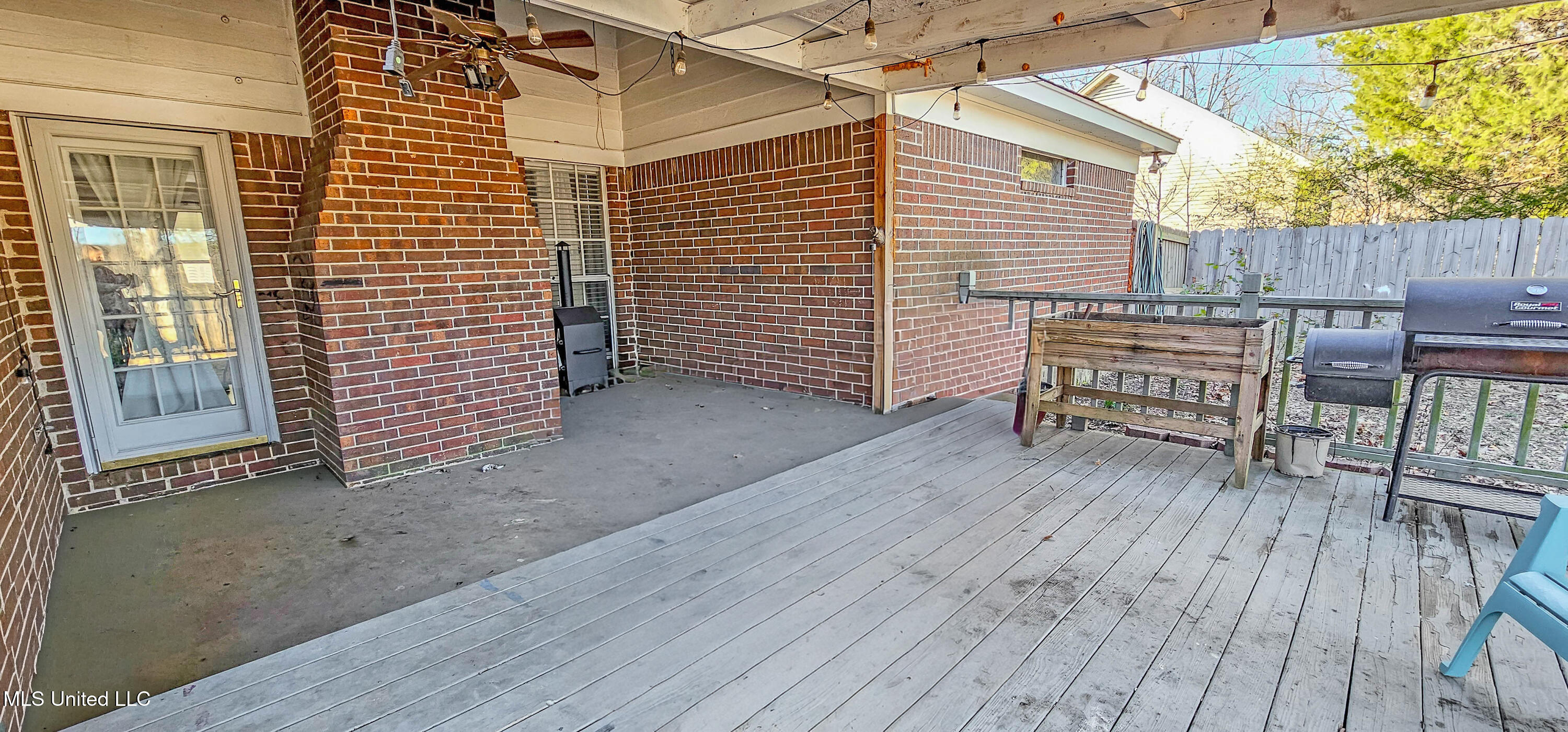 4600 Huron Road Nesbit, MS 38651 - Photo 30 of 34 Covered Patio