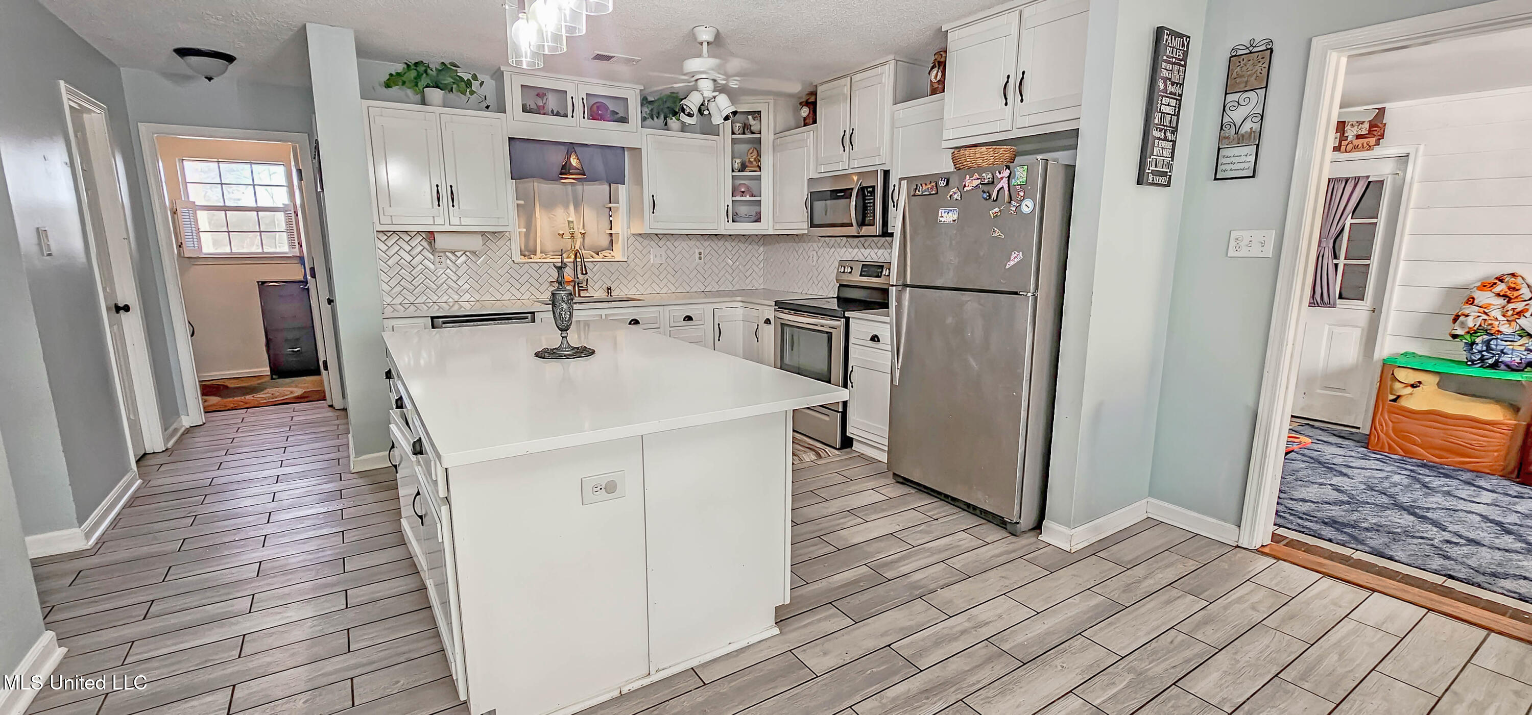 4600 Huron Road Nesbit, MS 38651 - Photo 8 of 34 White Cabinets