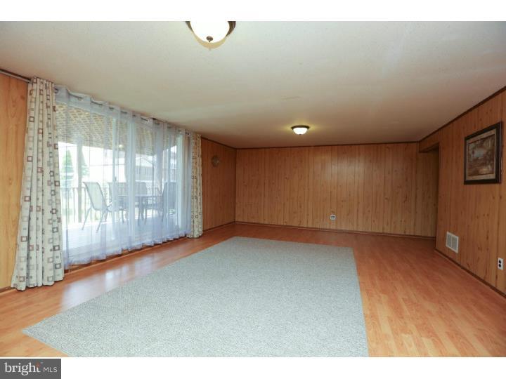 9831 Dungan Road Philadelphia, PA 19115 - Photo 15 of 25 Family Room