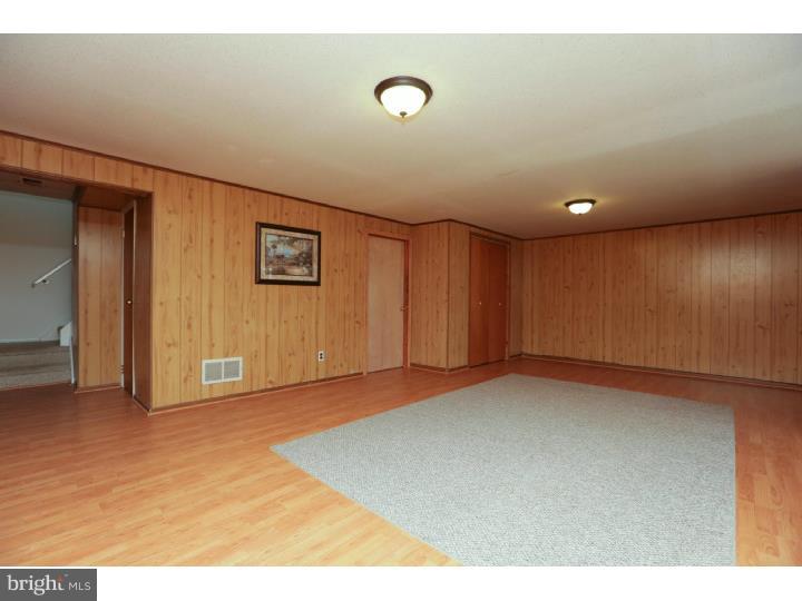 9831 Dungan Road Philadelphia, PA 19115 - Photo 16 of 25 Family Room