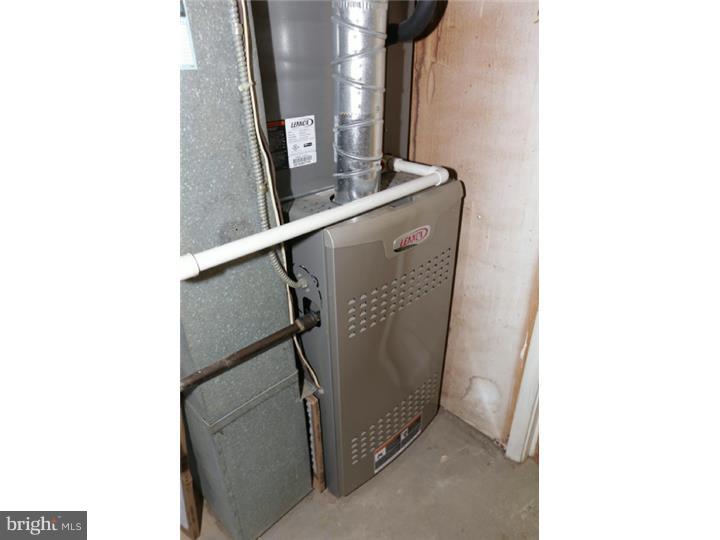 9831 Dungan Road Philadelphia, PA 19115 - Photo 18 of 25 Gallery Image 18