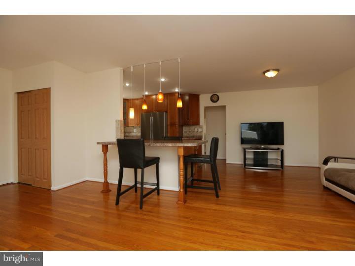 9831 Dungan Road Philadelphia, PA 19115 - Photo 3 of 25 Living Room