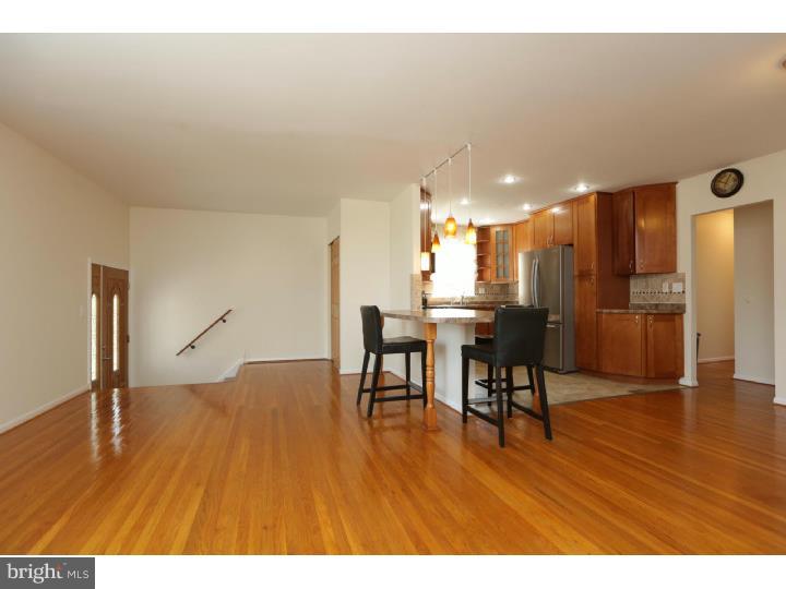 9831 Dungan Road Philadelphia, PA 19115 - Photo 4 of 25 Living Room