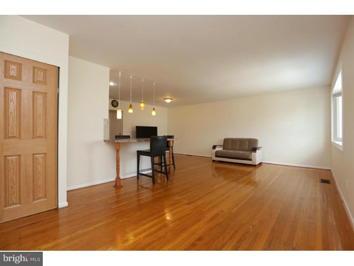 9831 Dungan Road Philadelphia, PA 19115 - Photo 5 of 25 Living Room