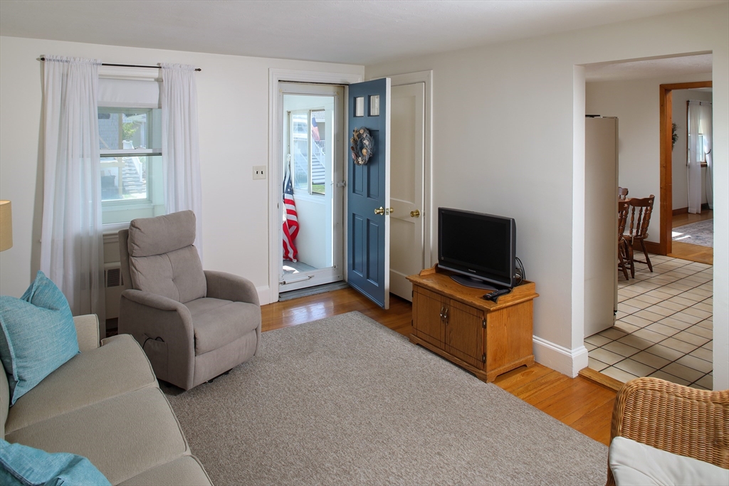 84 Newport Road Hull, MA 02045 - Photo 11 of 27