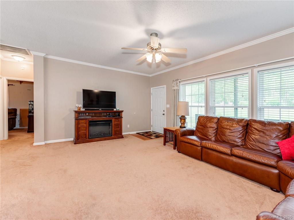281 Heatherlock Road Clover, SC 29710 - Photo 6 of 23