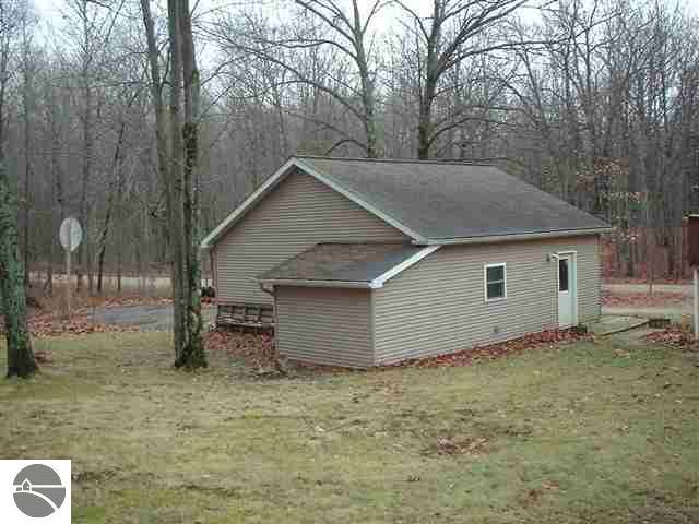 10103 Alpine Drive Reed City, MI 49677 - Photo 18 of 19 1740760-17.JPG