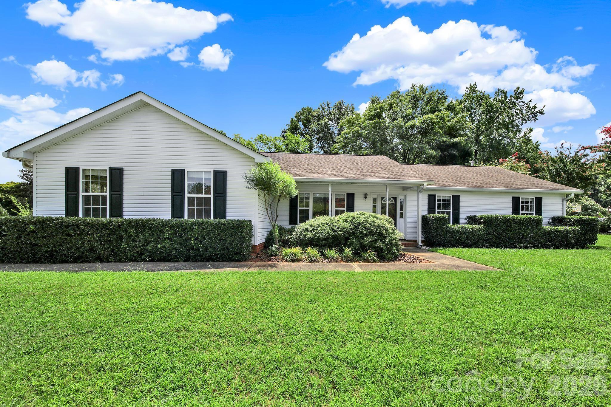 1805 Lillian Lane Fort Mill, SC 29708 - Photo 1 of 37 Gallery Image 1