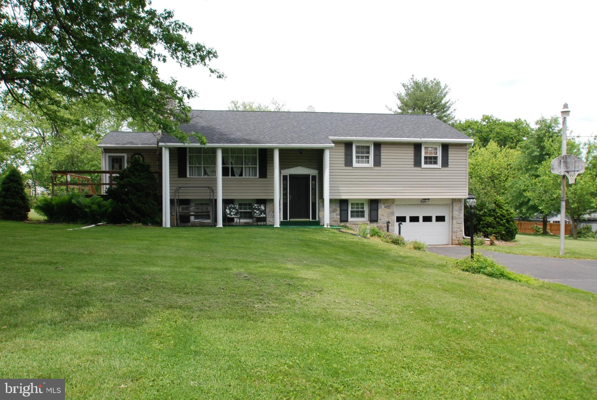 800 Schoolhouse Road Pottstown, PA 19465 - Photo 2 of 43