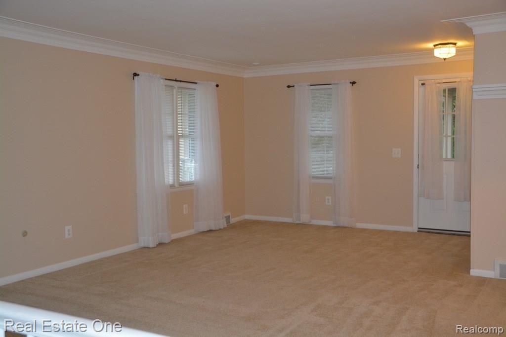 2748 West Tienken Road Rochester, MI 48306 - Photo 23 of 27 10-DSC_0927.JPG