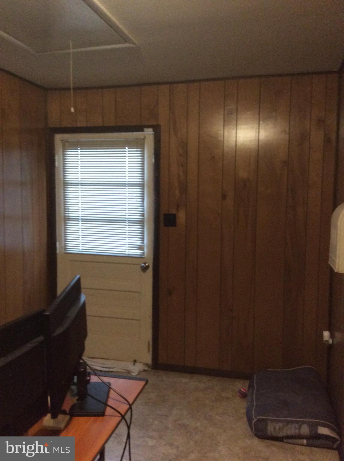 209 North Brownleaf Road Newark, DE 19713 - Photo 21 of 36 Mud room/office space