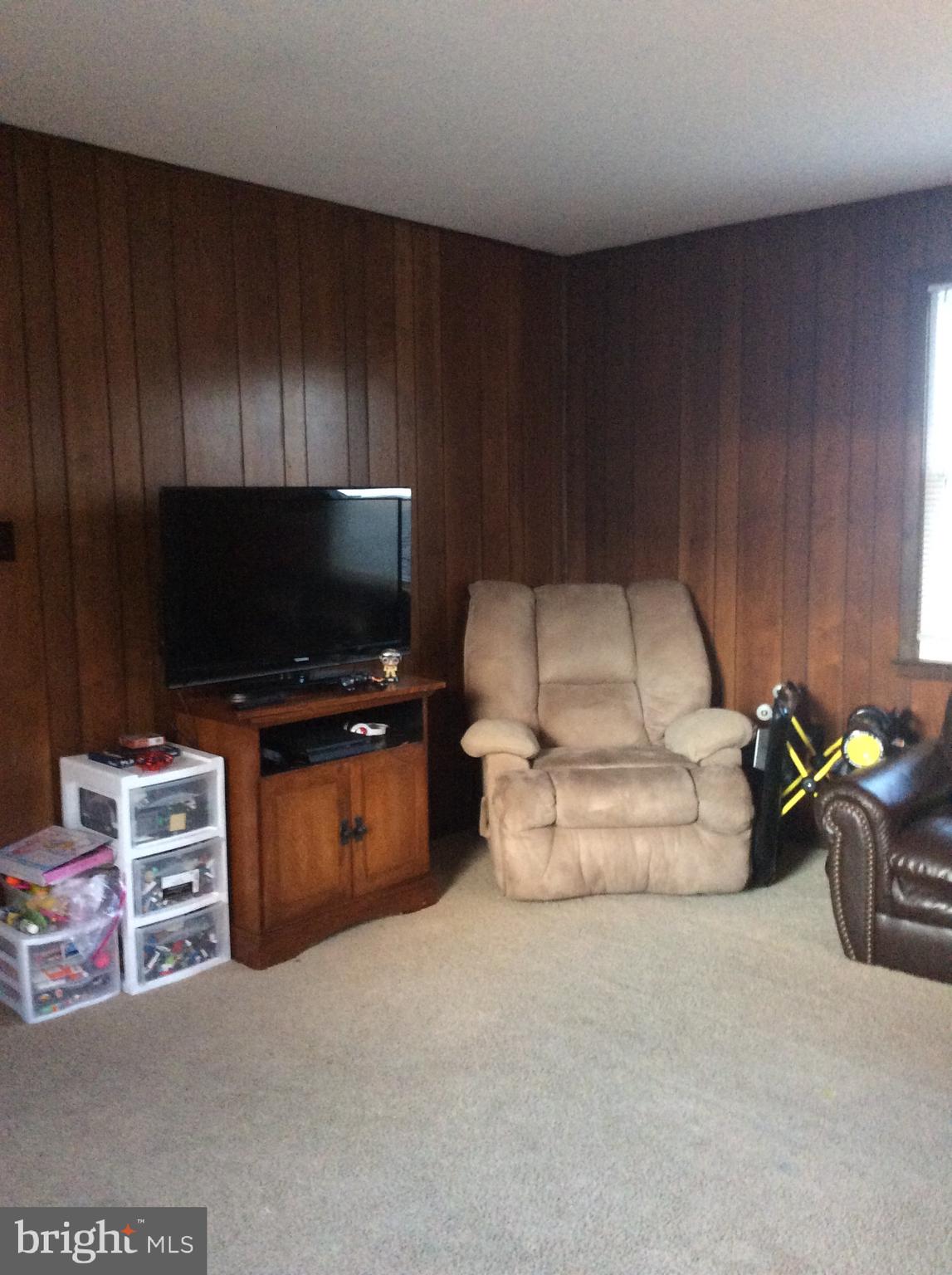 209 North Brownleaf Road Newark, DE 19713 - Photo 28 of 36 Family Room
