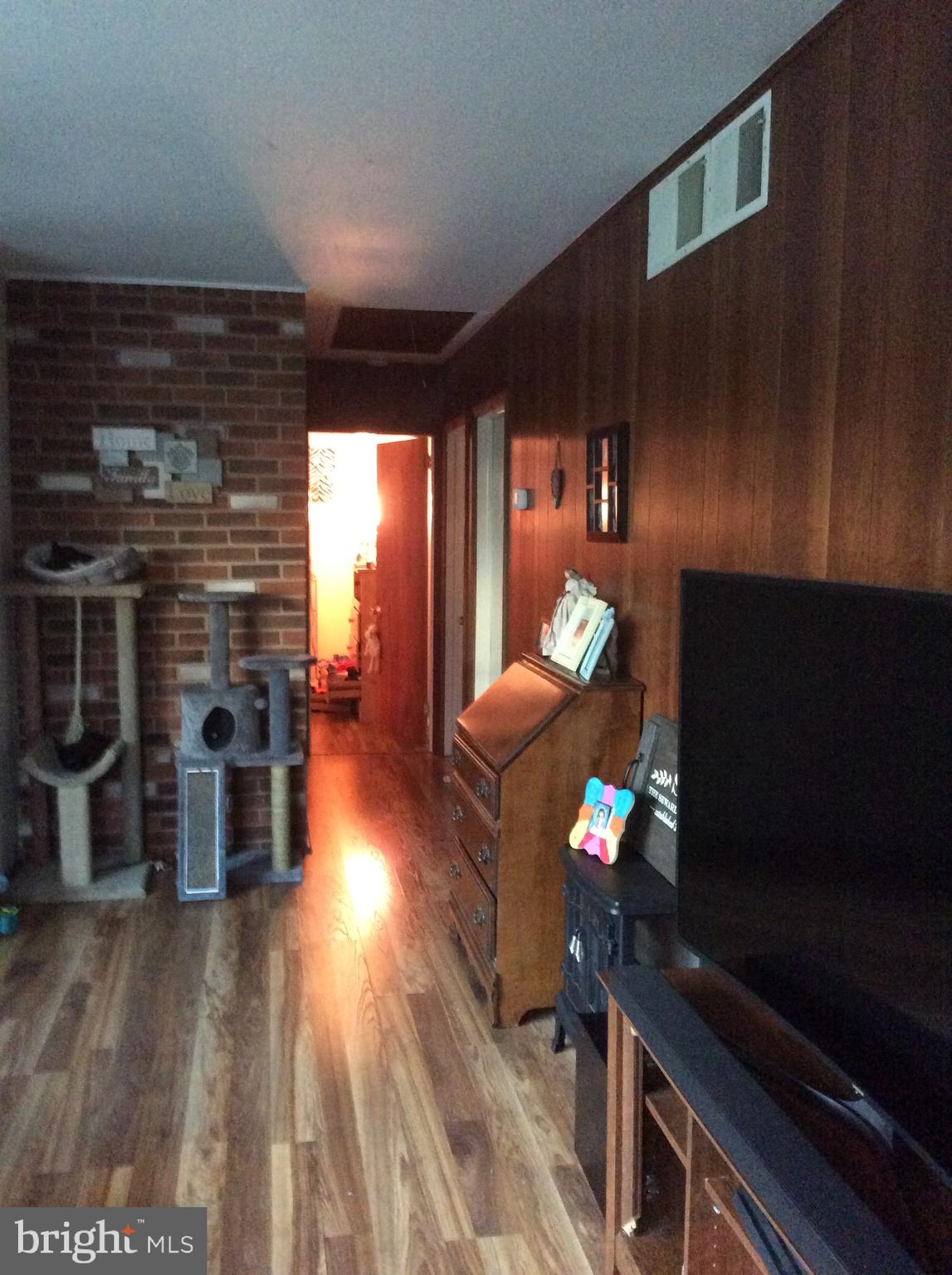 209 North Brownleaf Road Newark, DE 19713 - Photo 6 of 36 Living Room