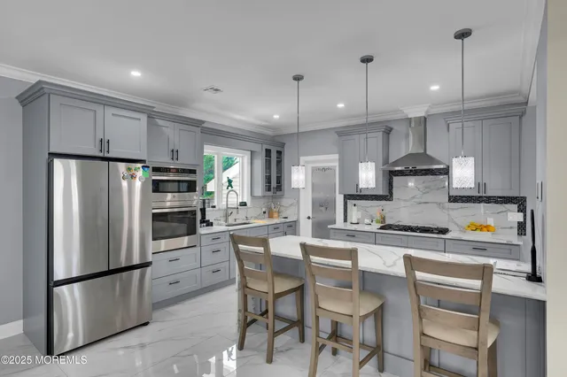 a en suite bathroom with a double vanity sink and a mirror