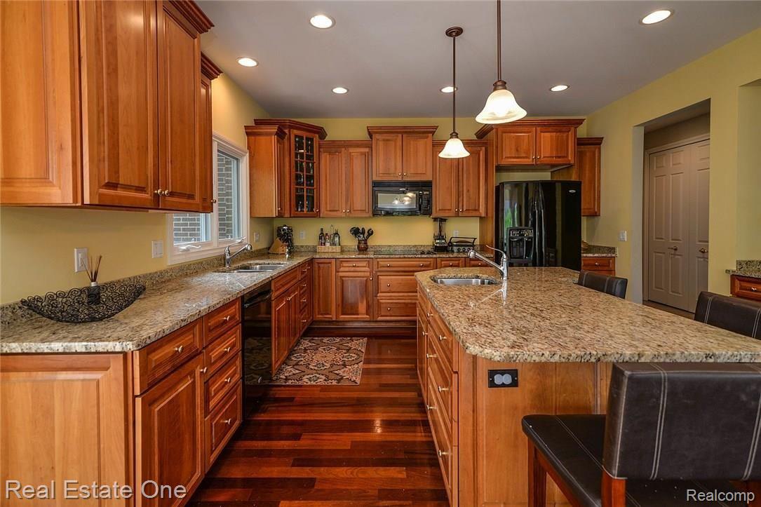 6019 Nottingham Point Brighton, MI 48116 - Photo 20 of 85 21_16.jpg