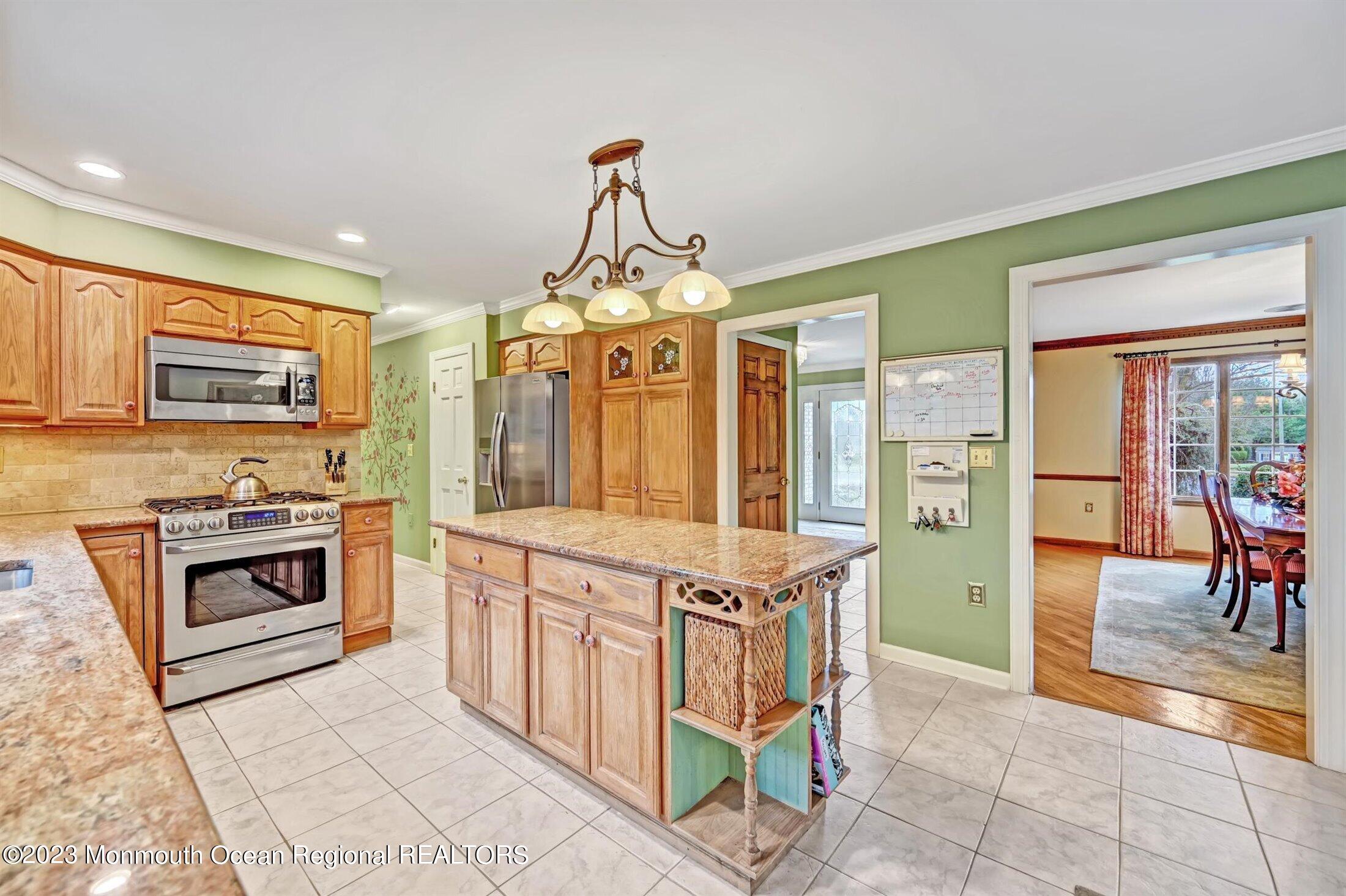 27 Laird Road Middletown, NJ 07748 - Photo 12 of 36 19-32842443