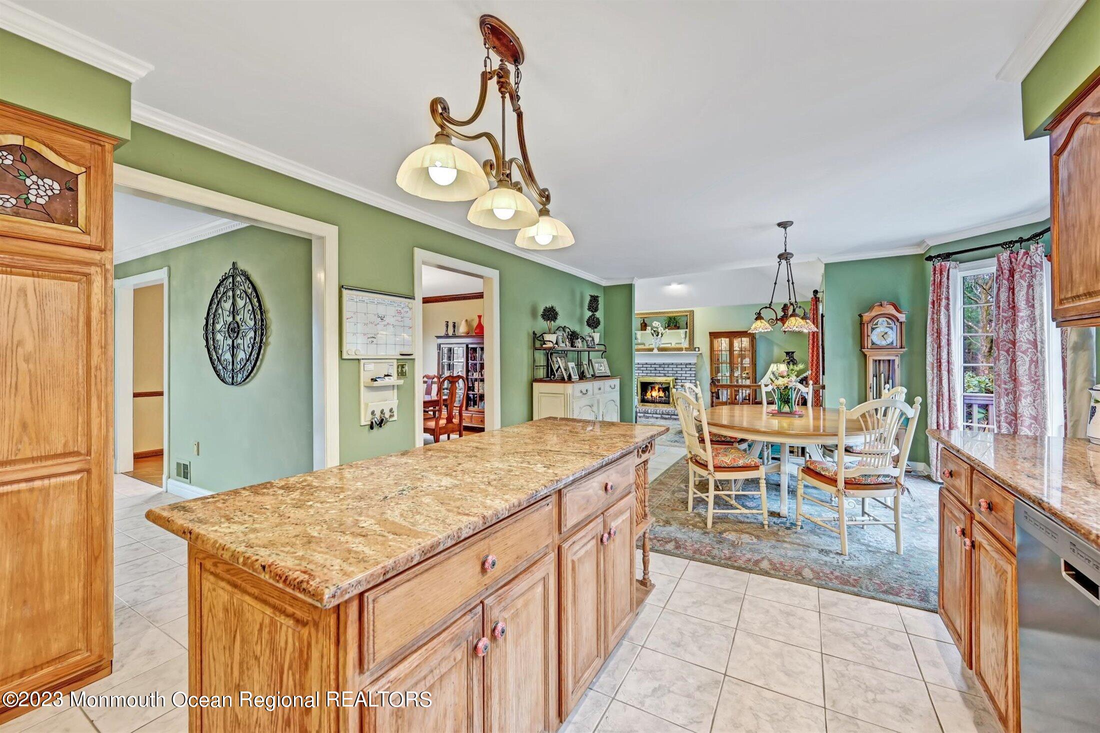 27 Laird Road Middletown, NJ 07748 - Photo 13 of 36 20-32842444