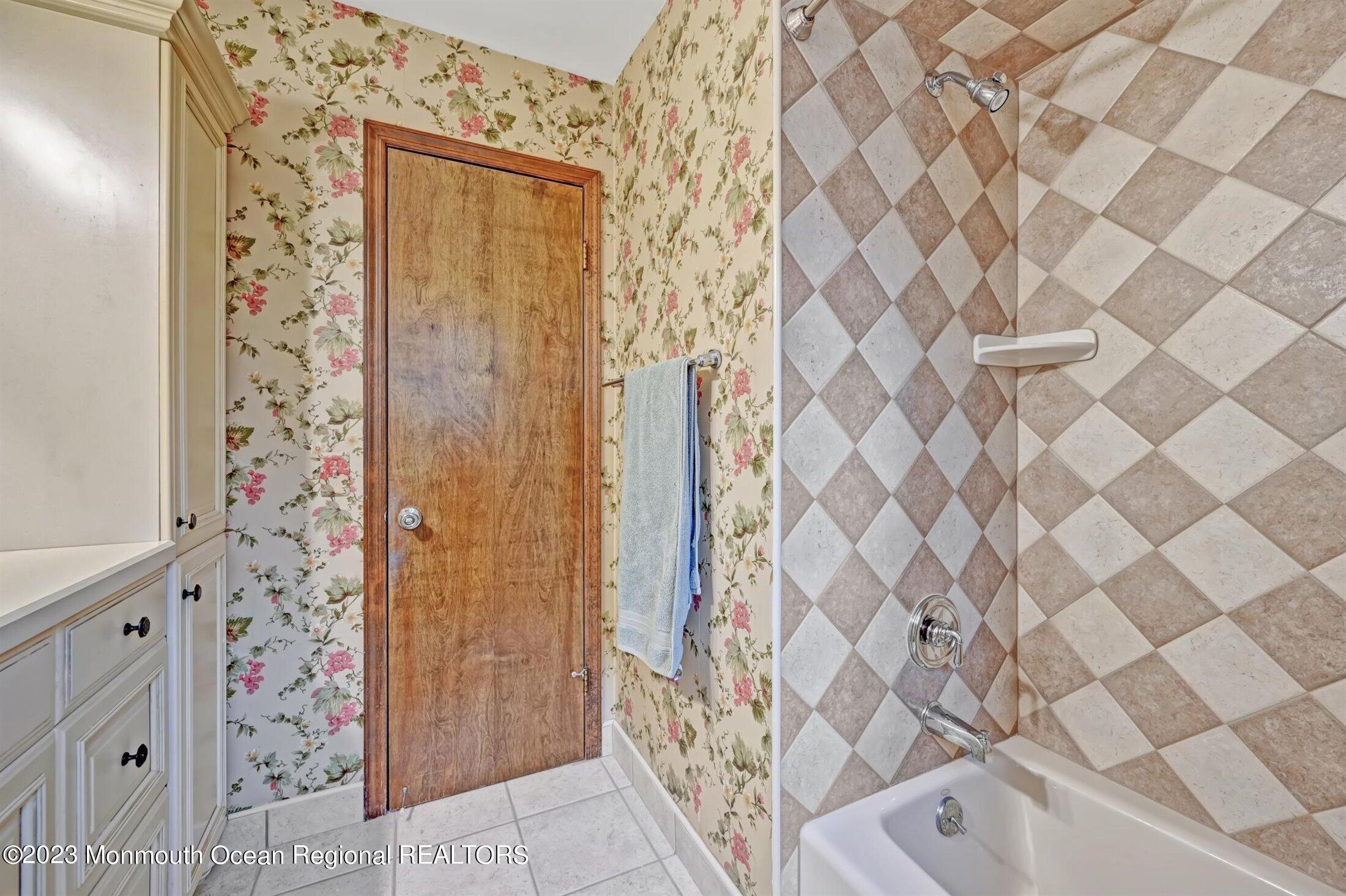 27 Laird Road Middletown, NJ 07748 - Photo 29 of 36 38-32842467