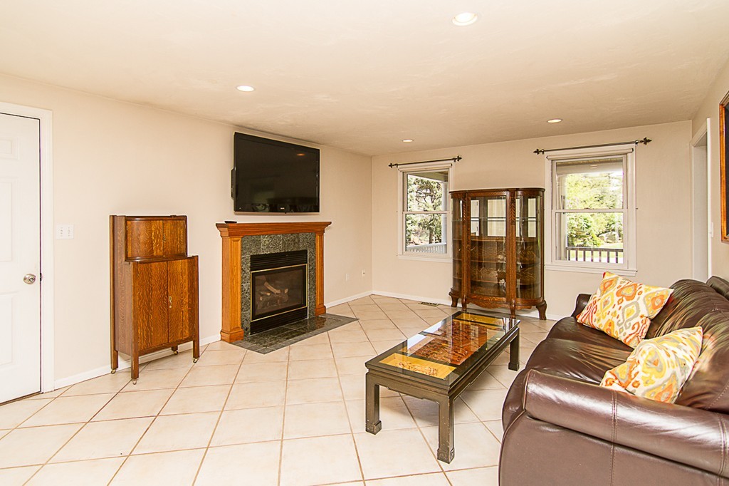 11 Millbrook Road Medway, MA 02053 - Photo 5 of 28 Gallery Image 5