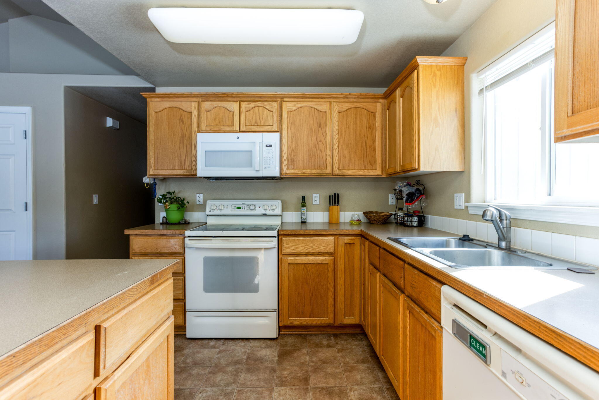 16621 William Foss Road La Pine, OR 97739 - Photo 8 of 24 21-web-or-mls-16621 William Foss Road-20