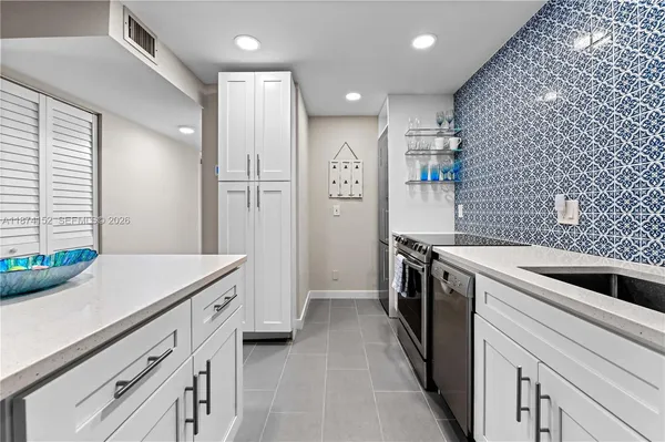 $2,100 | 812 Sky Pine Way, Unit C2, Greenacres, FL 33415