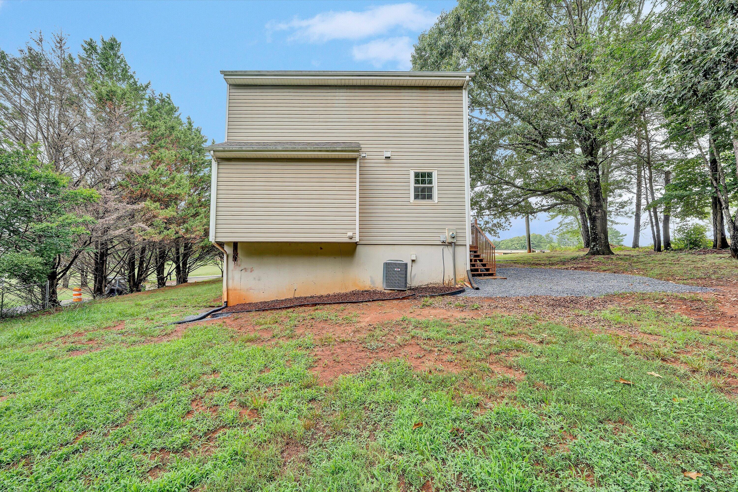 5110 Stewartsville Road Moneta, VA 24121 - Photo 20 of 24 27-DSC00076