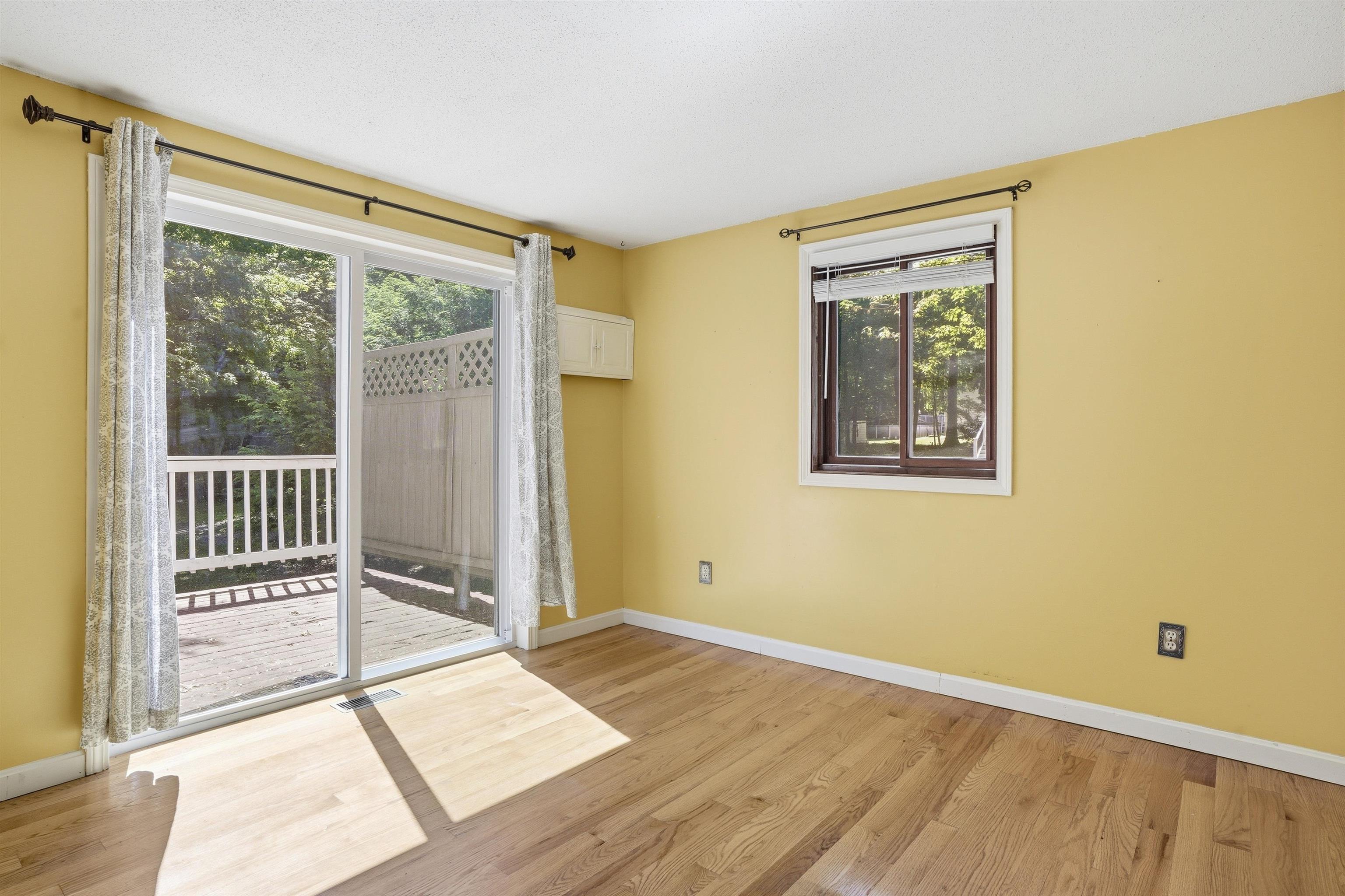 73 Old Chester Road Derry, NH 03038 - Photo 22 of 43