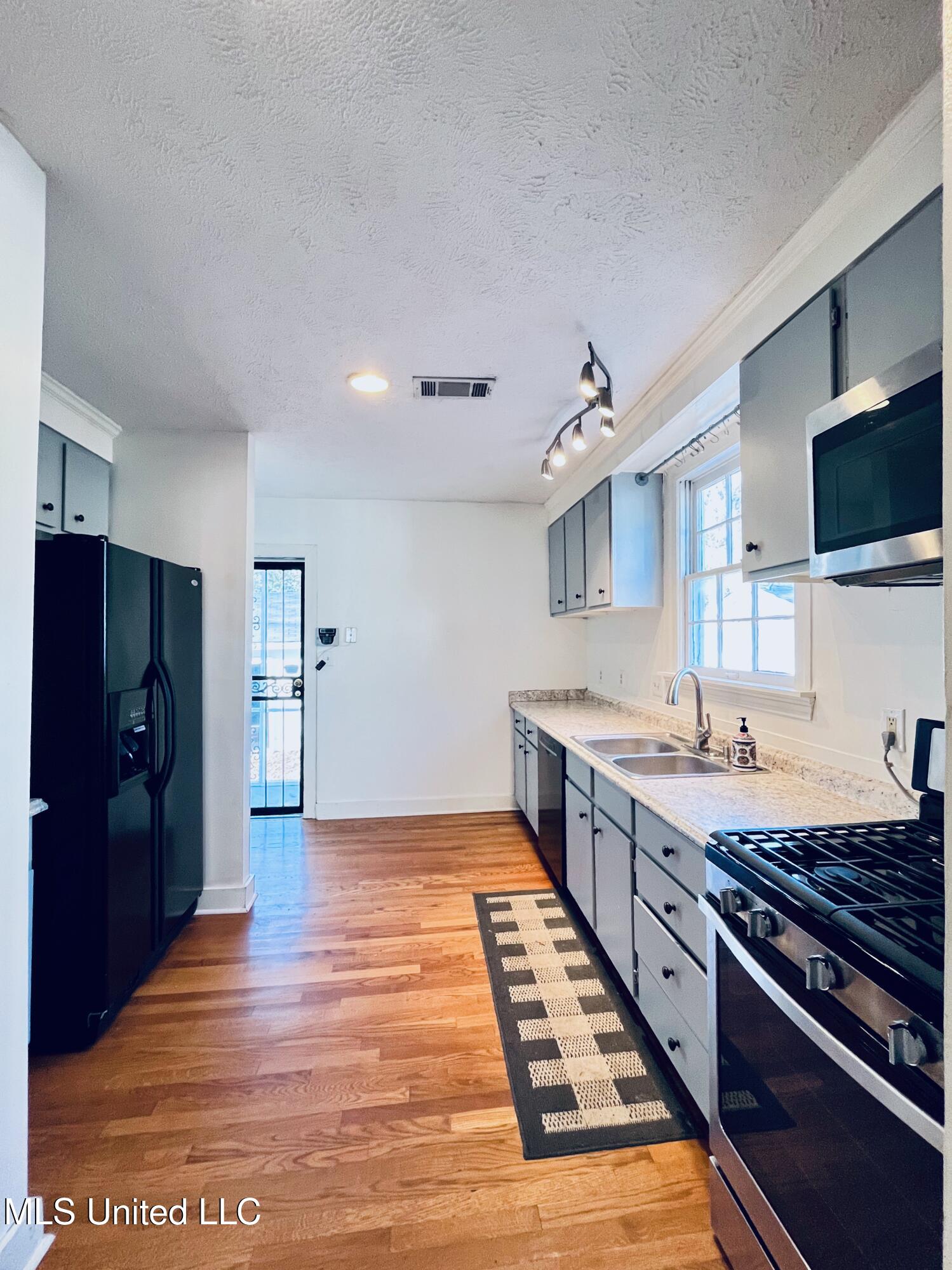 438 Downing Street Jackson, MS 39216 - Photo 24 of 49 IMG_1747