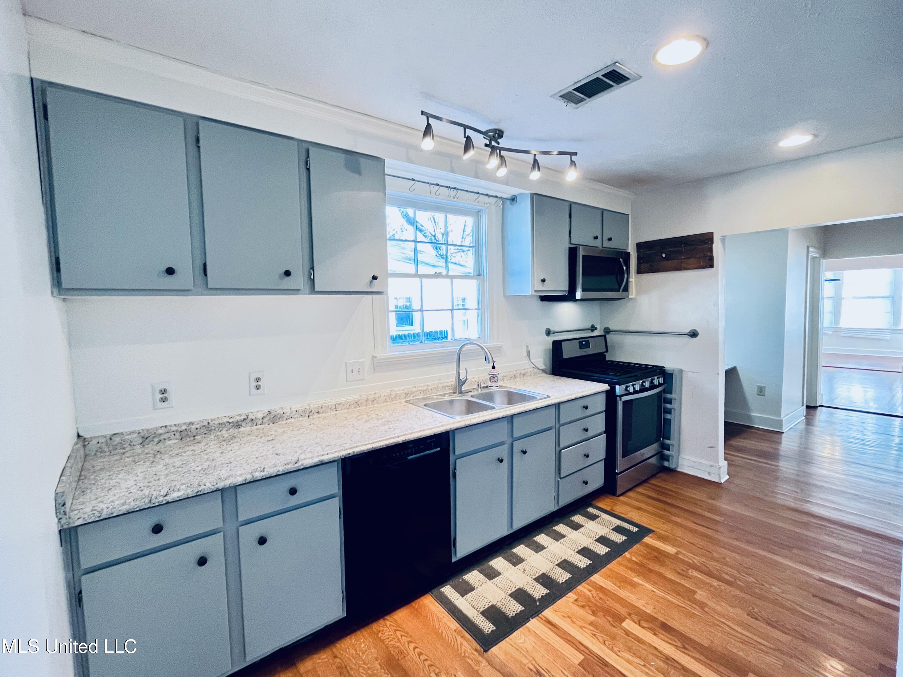 438 Downing Street Jackson, MS 39216 - Photo 25 of 49 IMG_1735