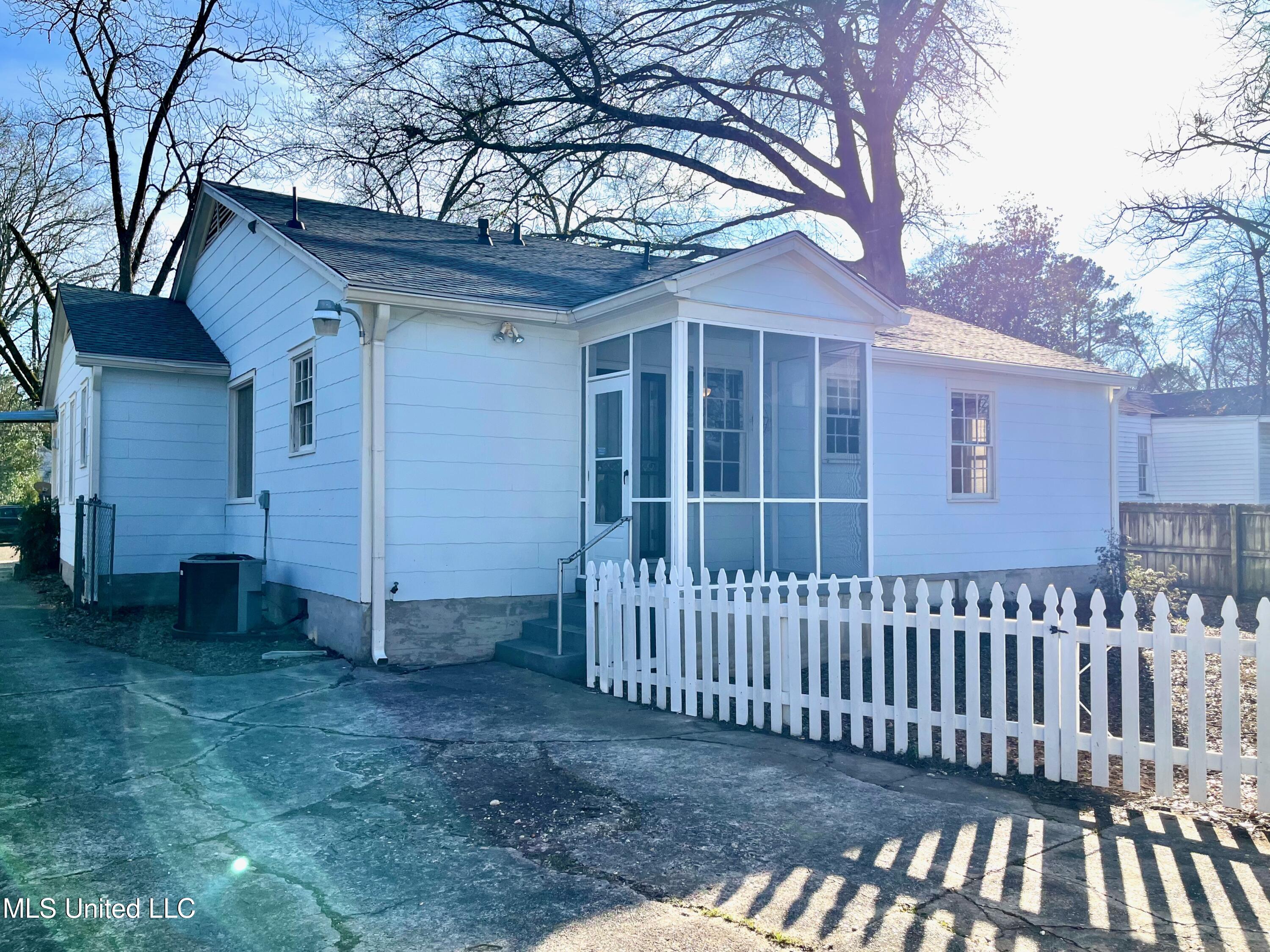 438 Downing Street Jackson, MS 39216 - Photo 9 of 49 IMG_1729