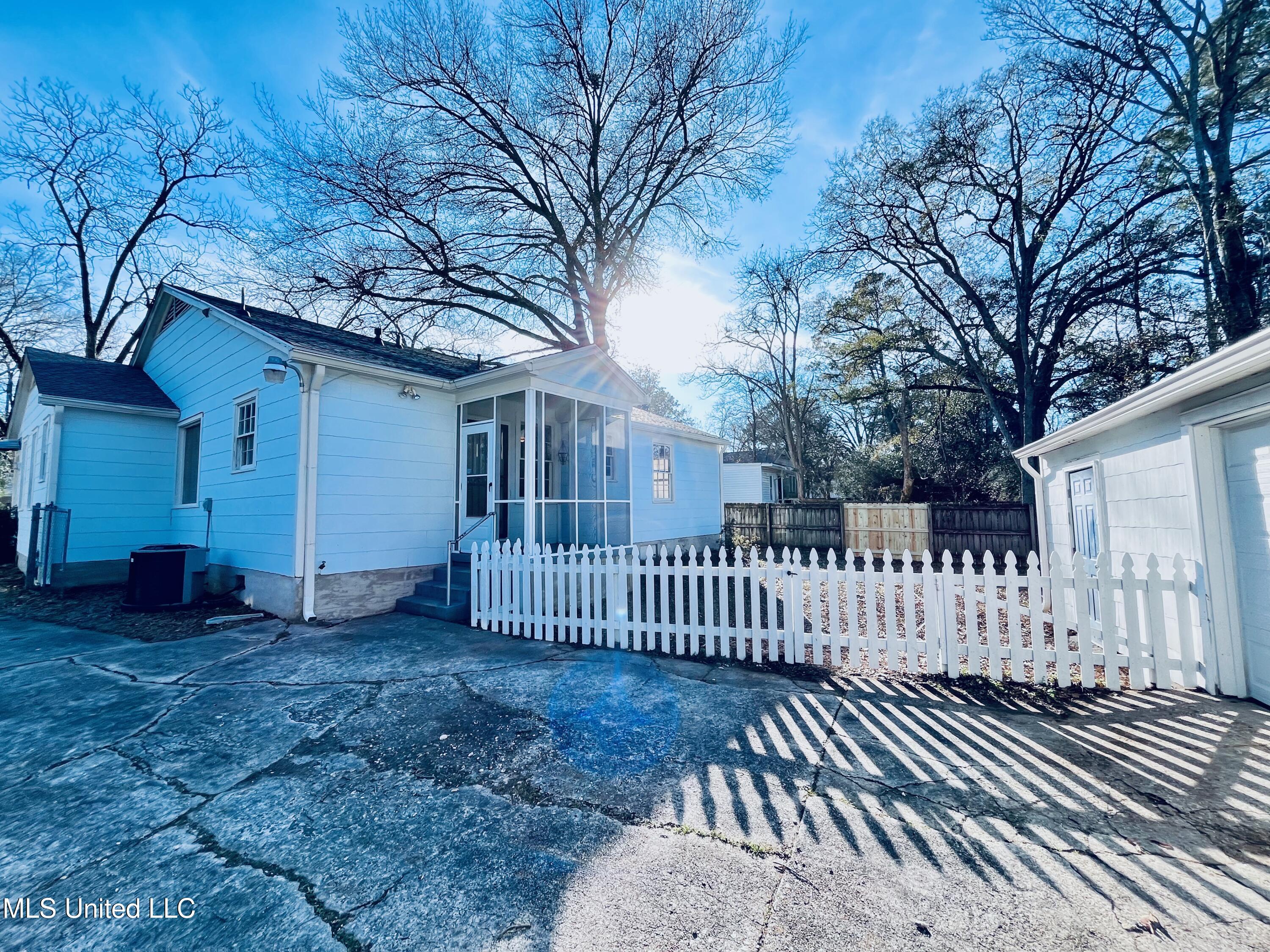 438 Downing Street Jackson, MS 39216 - Photo 10 of 49 IMG_1733