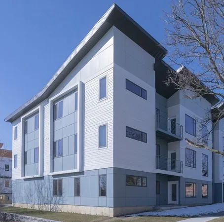 $3,100 | 5001 Prospect Avenue, Unit 2D, Downers Grove, IL 60515