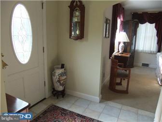 543 Weymouth Road Springfield, PA 19064 - Photo 3 of 12
