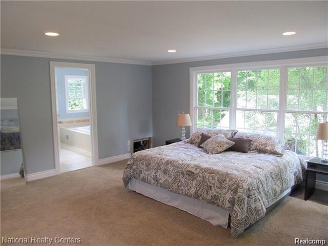 610 Rivard Boulevard Grosse Pointe, MI 48230 - Photo 13 of 29 Master_6.jpg