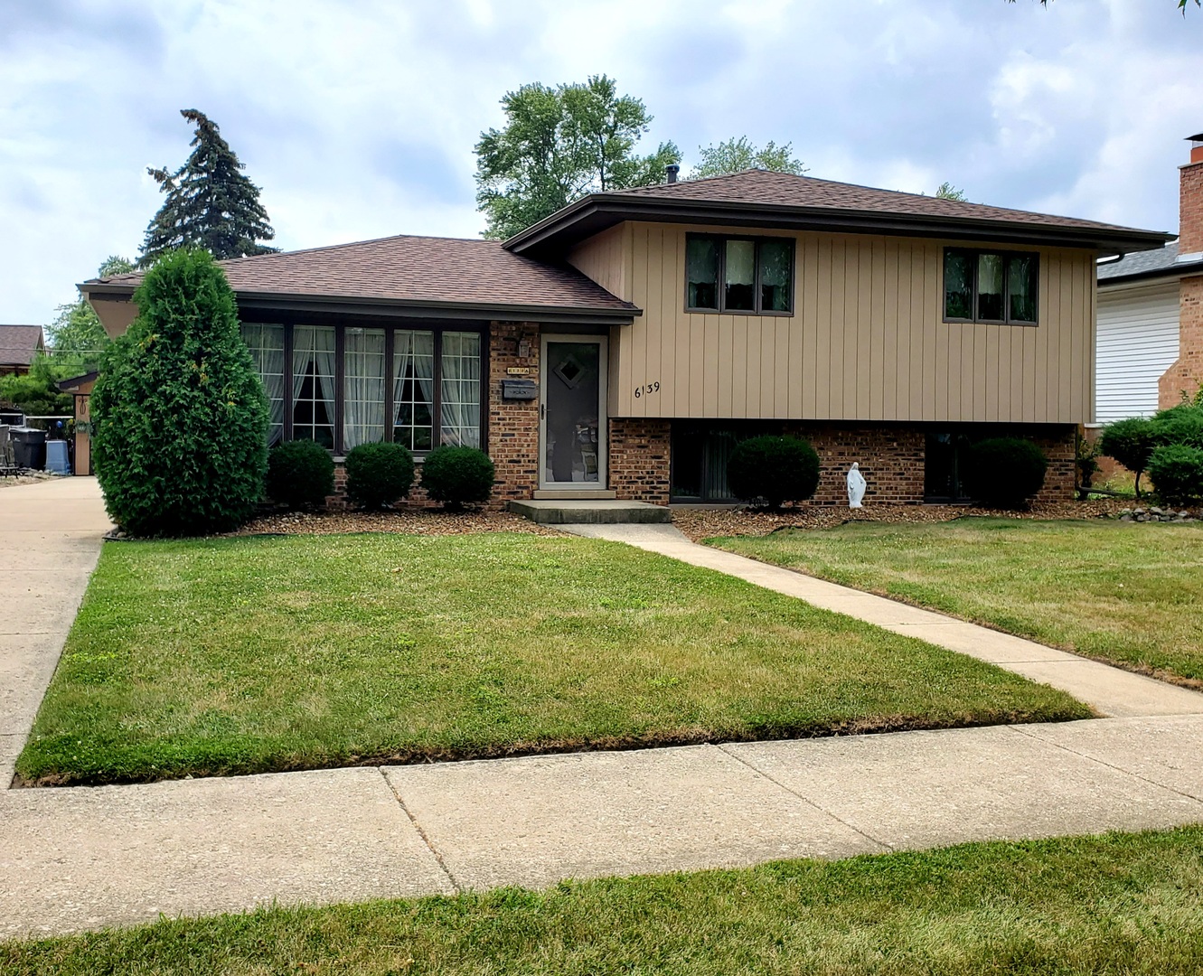 6139 107th Street Chicago Ridge, IL 60415 - Photo 1 of 16 a front view of a house with a yard