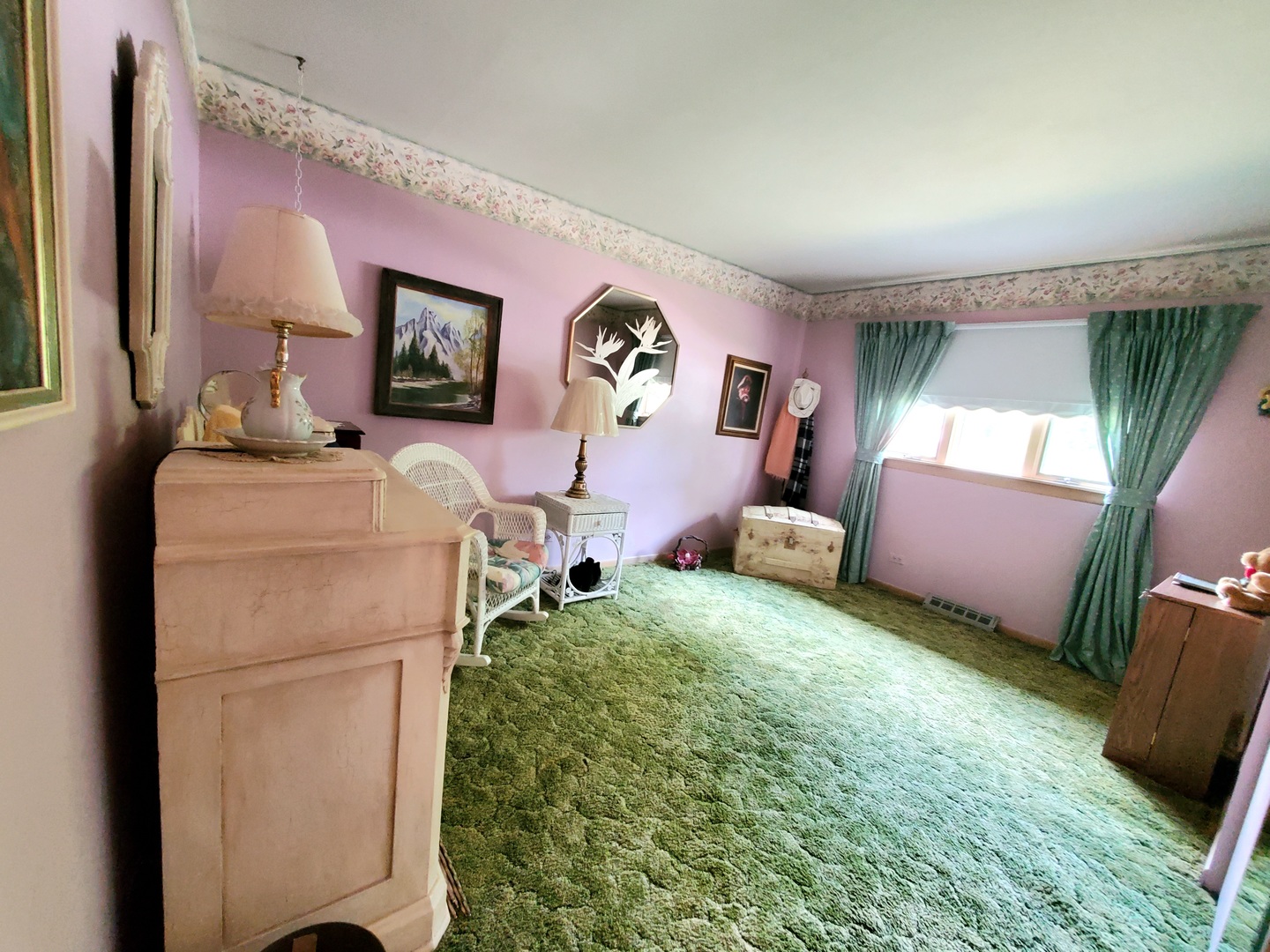 6139 107th Street Chicago Ridge, IL 60415 - Photo 3 of 16 a living room with furniture and a window