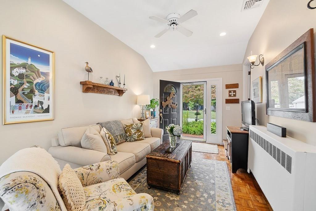 9 Shirley Road Andover, MA 01810 - Photo 10 of 40 Gallery Image 10