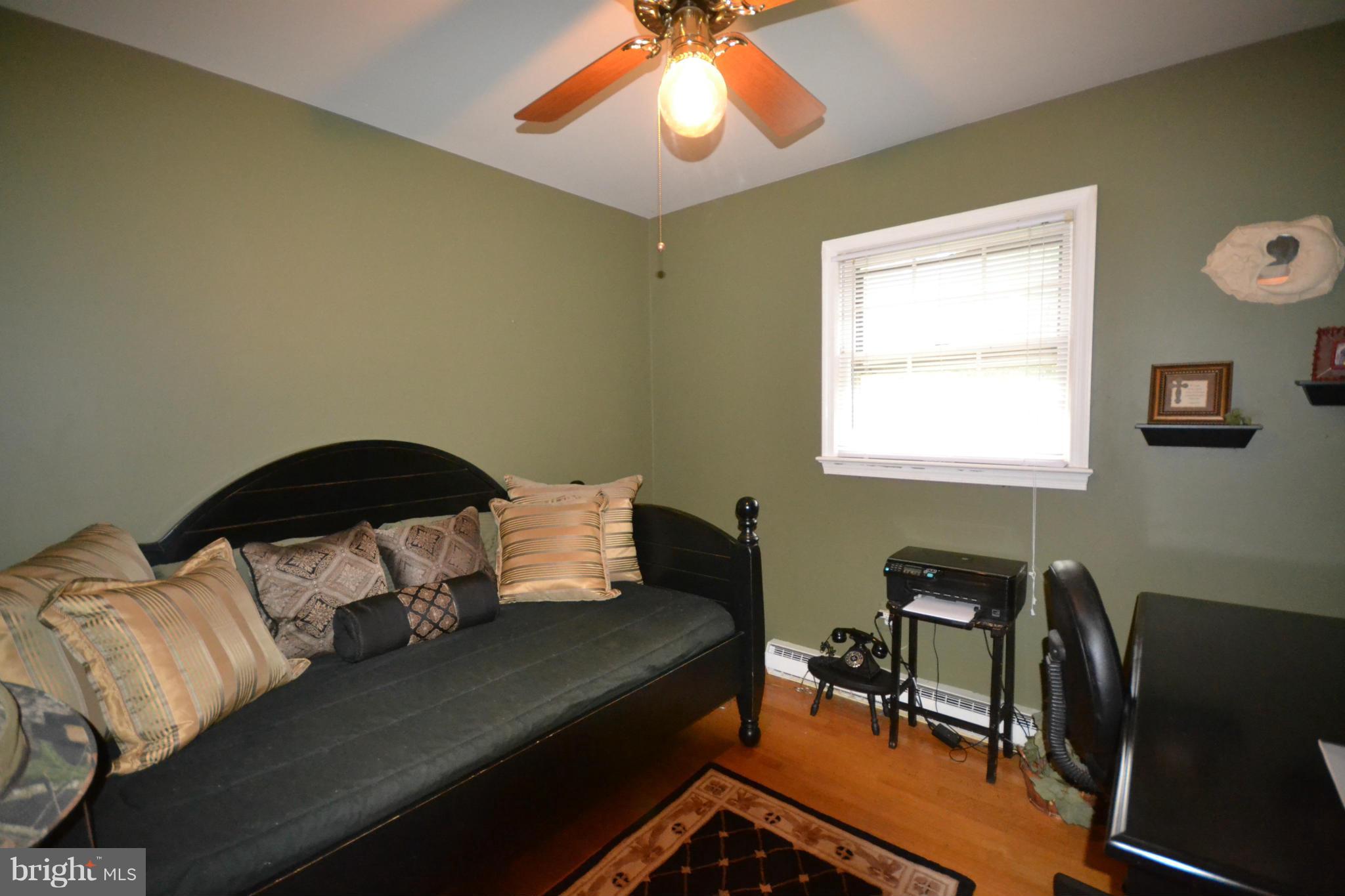 19666 Youngs Cliff Road Sterling, VA 20165 - Photo 16 of 30 Bedroom