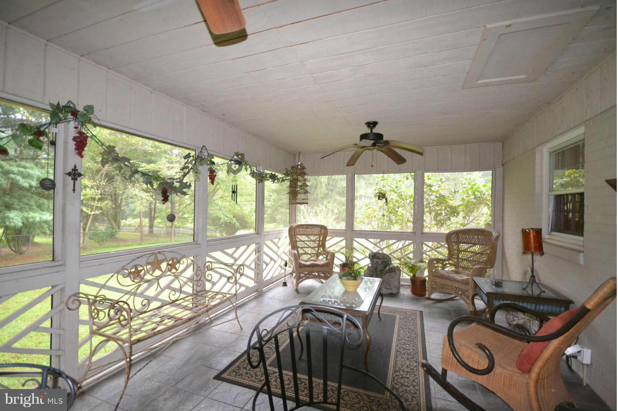 19666 Youngs Cliff Road Sterling, VA 20165 - Photo 4 of 30 Interior (General)