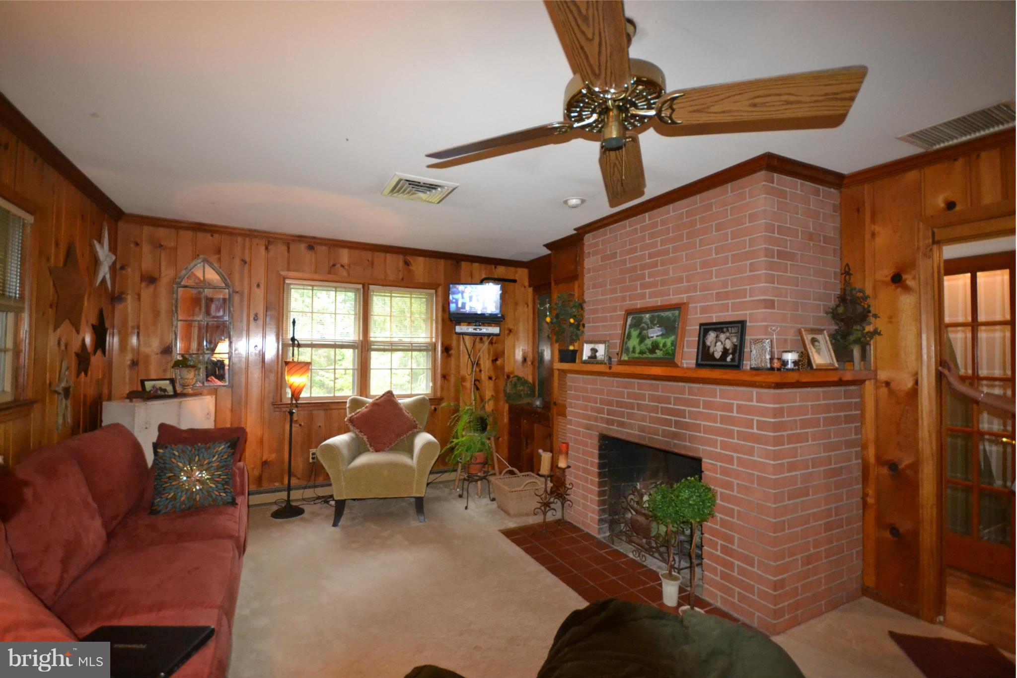 19666 Youngs Cliff Road Sterling, VA 20165 - Photo 8 of 30 Family Room