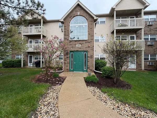 $164,900 | 300 Cunat Boulevard, Unit 3B, Richmond, IL 60071