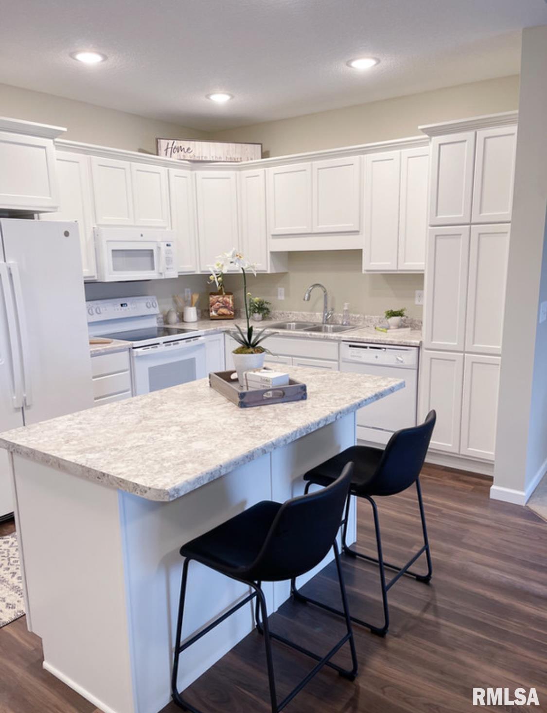 2592 Middle Road, Unit 310 Bettendorf, IA 52722 - Photo 3 of 15 Gallery Image 3